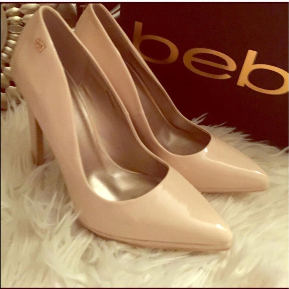 Bebe pumps